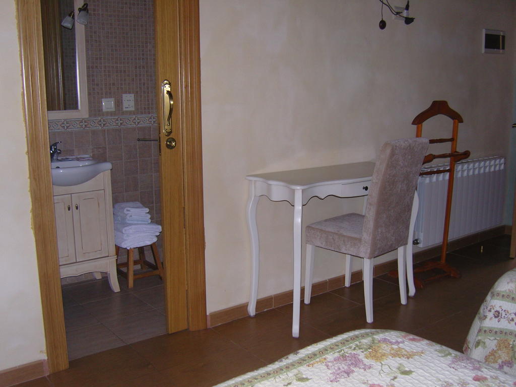 Hotel Casa Paulino Corrales De Buelna Zimmer foto