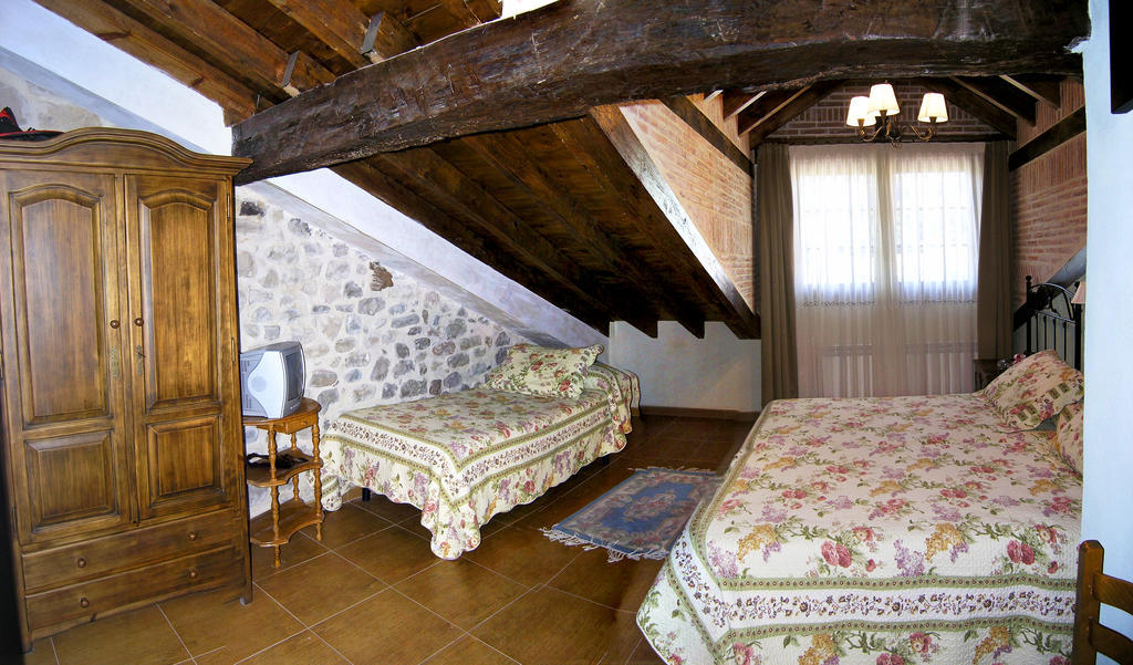 Hotel Casa Paulino Corrales De Buelna Zimmer foto