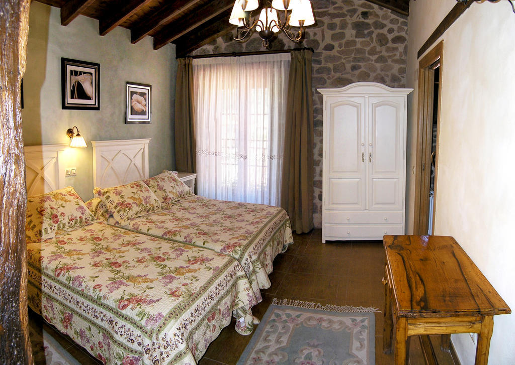 Hotel Casa Paulino Corrales De Buelna Zimmer foto