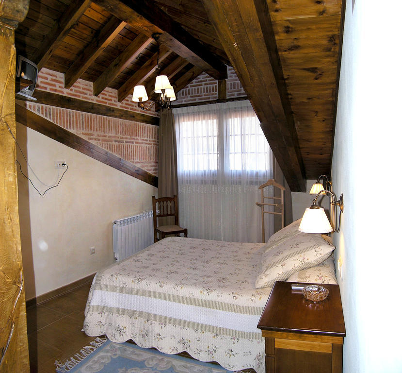 Hotel Casa Paulino Corrales De Buelna Zimmer foto